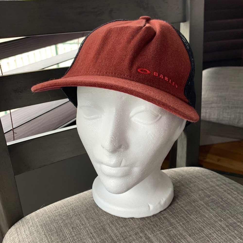 Men’s Oakley Red with Black Mesh SnapBack hat